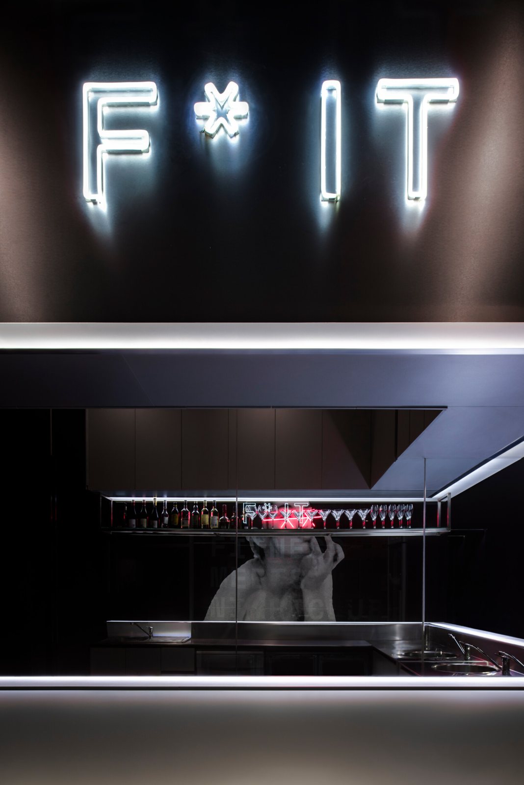 F*IT Gym, reception and bar