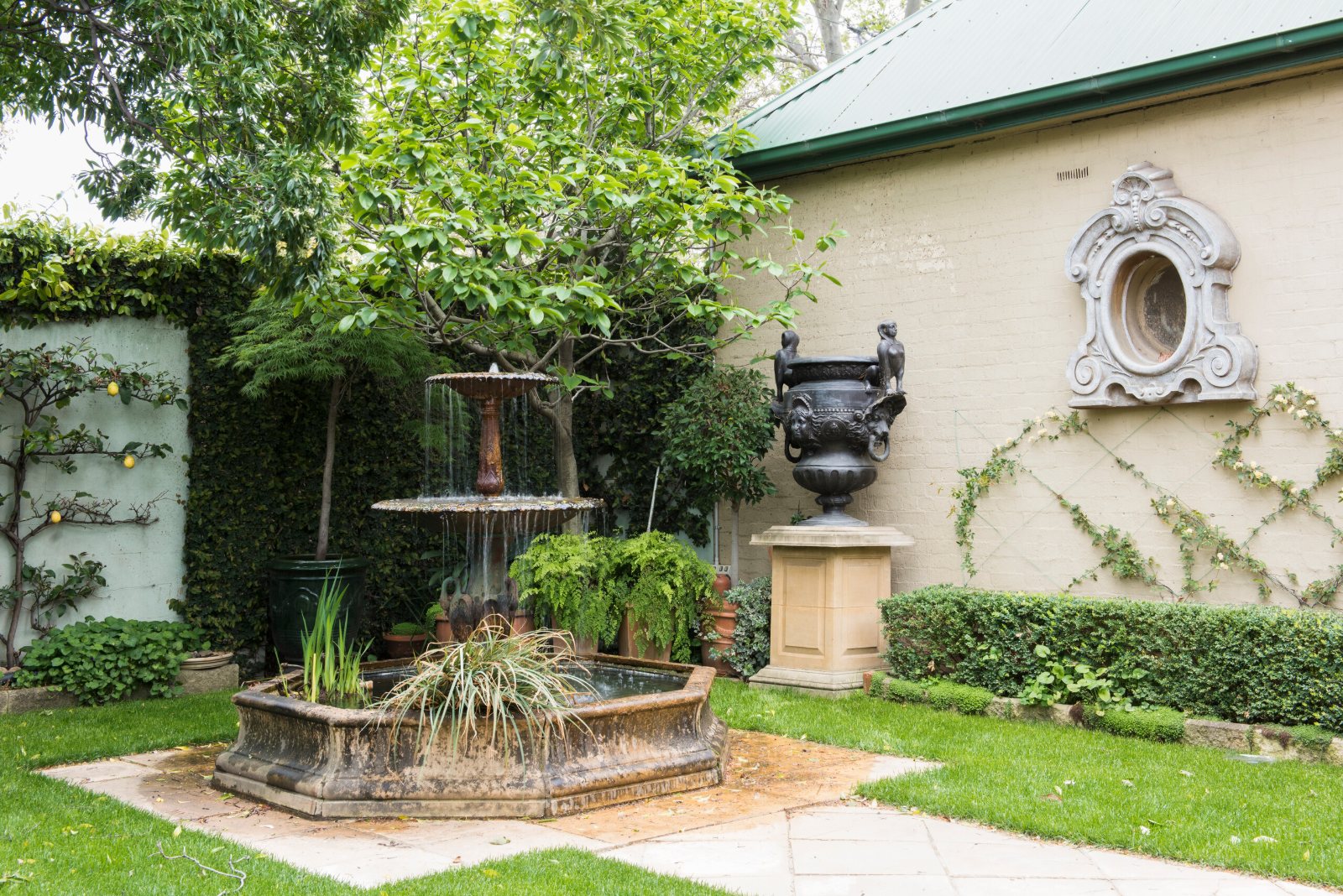 East Melbourne Period, garden