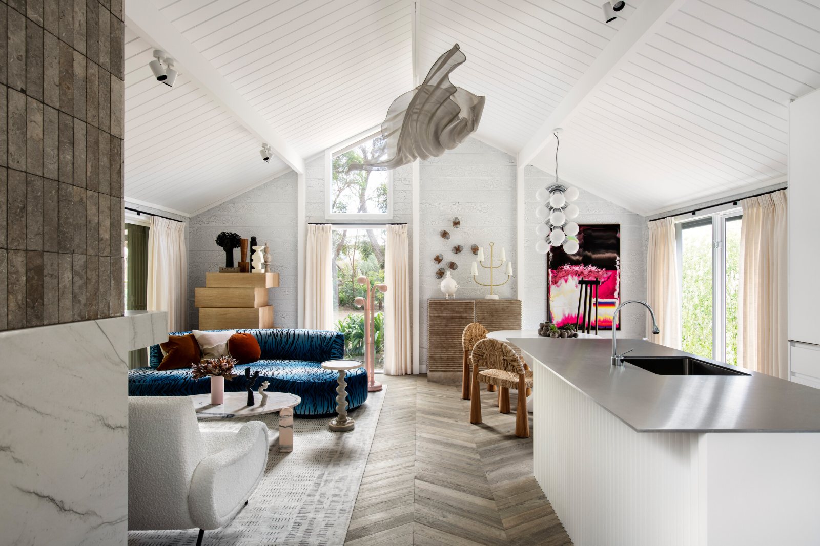 Mornington Beach House, living room and kitchen