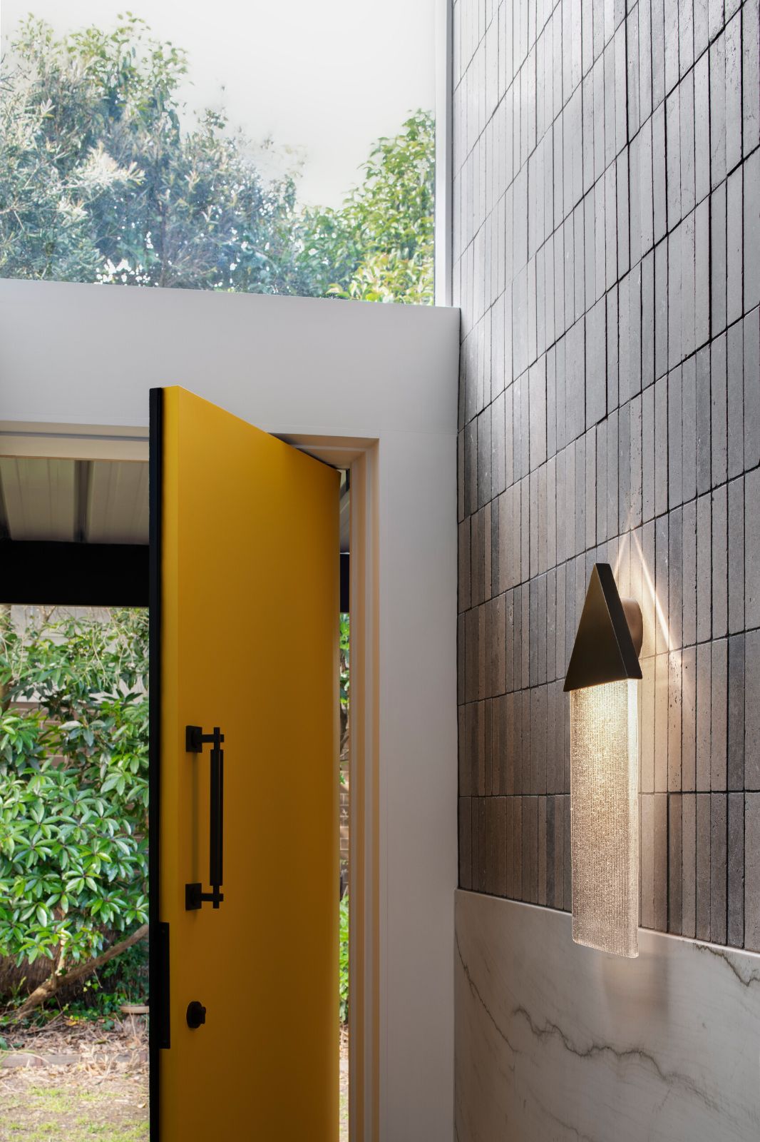 Mornington Beach House, entry