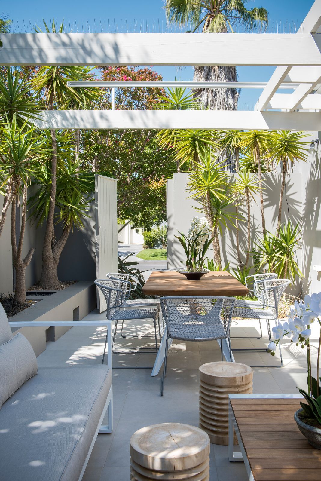 Port Melbourne Beach House, interior decoration by Alexander Pollock